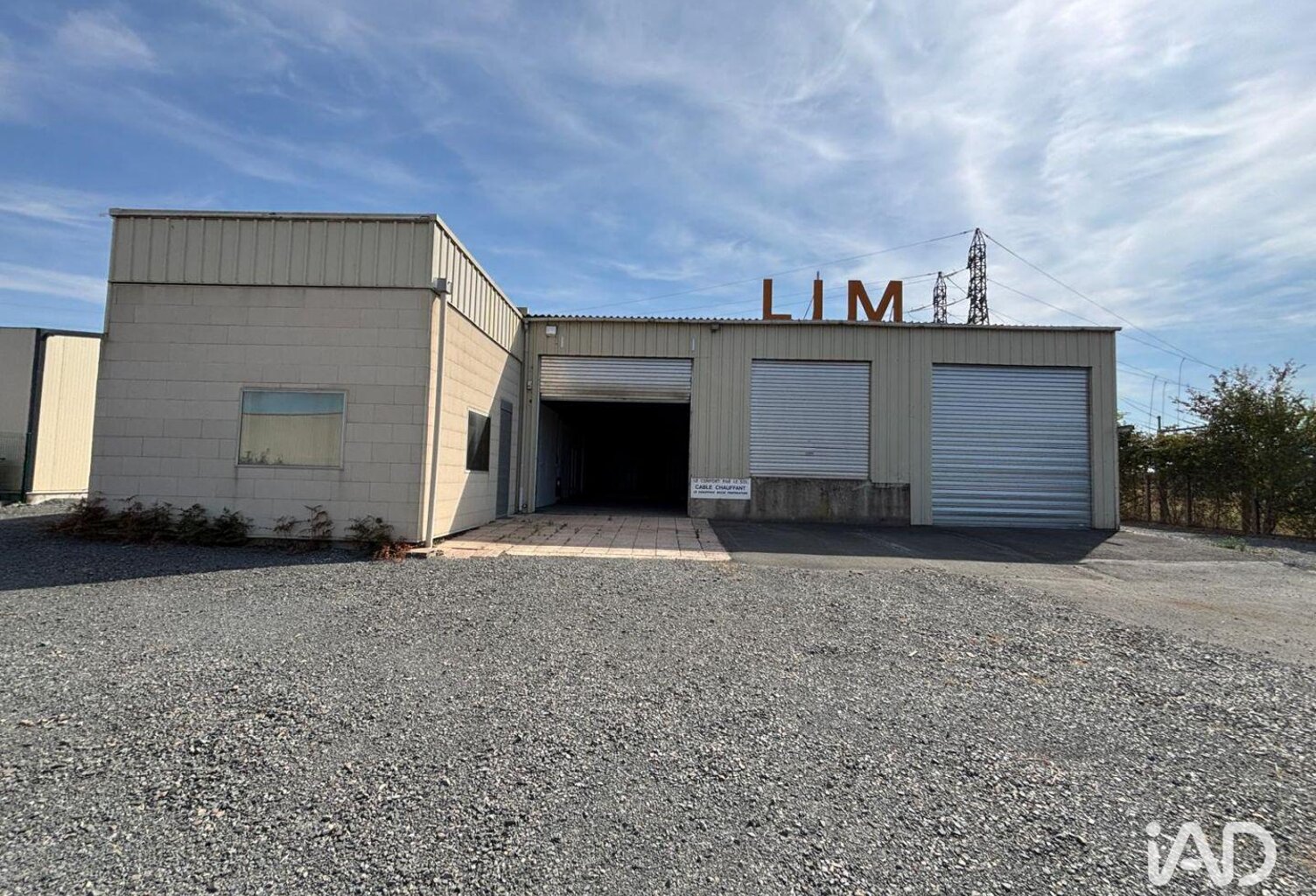 Location Hangar 558 m&sup2; — photo 1