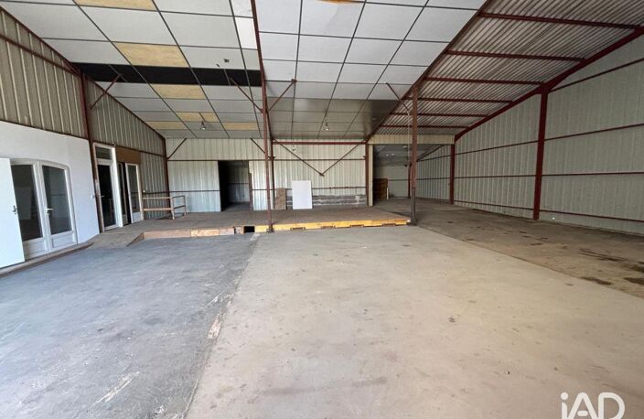 Location Hangar 558 m&sup2; — photo 2