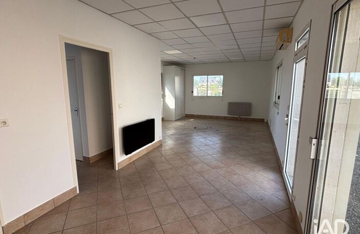 Location Hangar 558 m&sup2; — photo 4