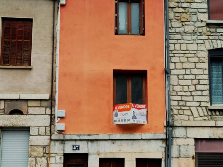IMMEUBLE DE RAPPORT  FORTE RENTABILITÉ  SALINS-LES-BAINS (JURA) — photo 1