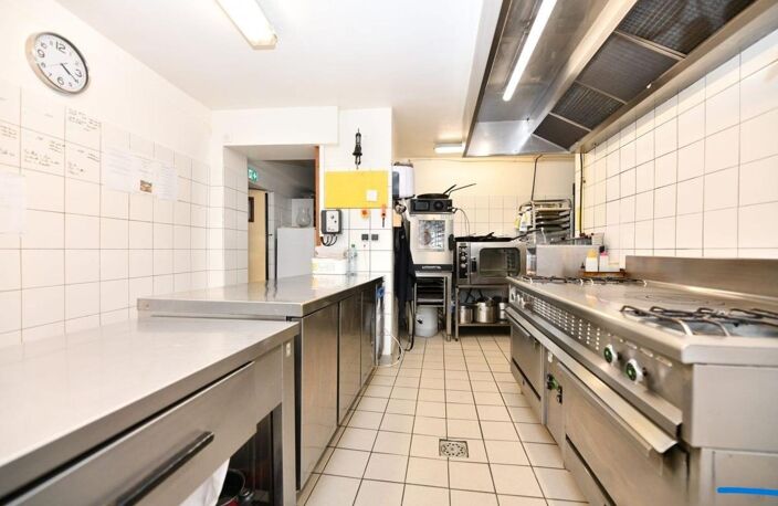 Ensemble hôtelier avec restaurant  Murs et fonds de commerce — photo 2