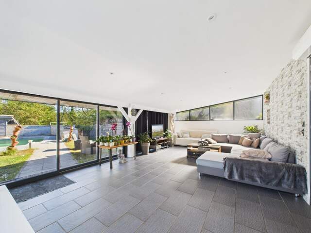 Maison familiale de plain-pied avec piscine, sans vis-à-vis — photo du bien