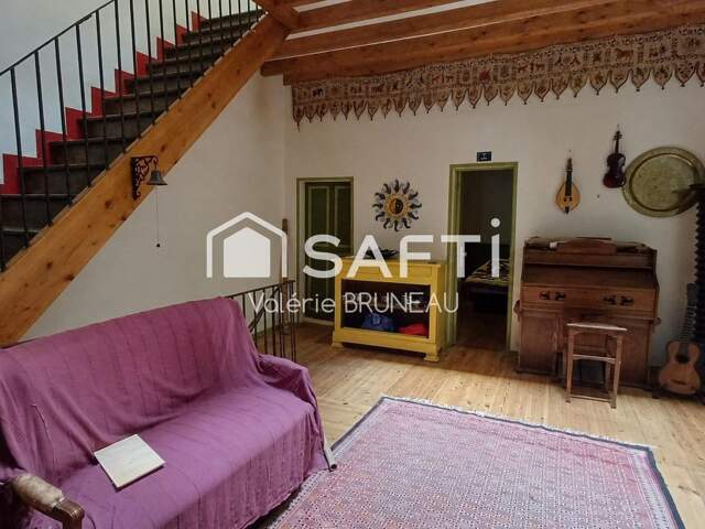 Maison au coeur de la place de Réalmont de 230 m² avec local commercial déjà loué — photo du bien