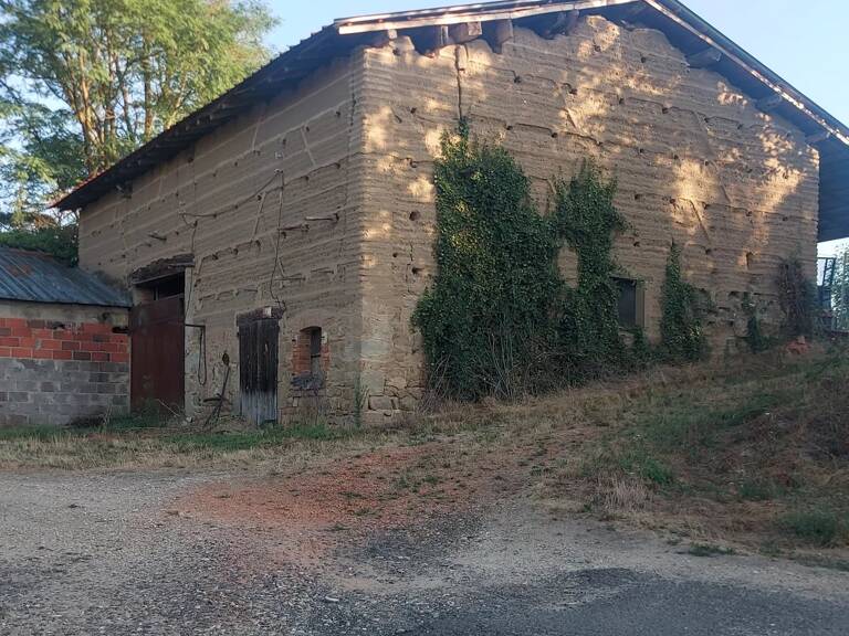 UN TERRAIN POUR CONSTRUIRE, UNE GRANGE POUR IMAGINER AUTRE CHOSE ! — photo 1