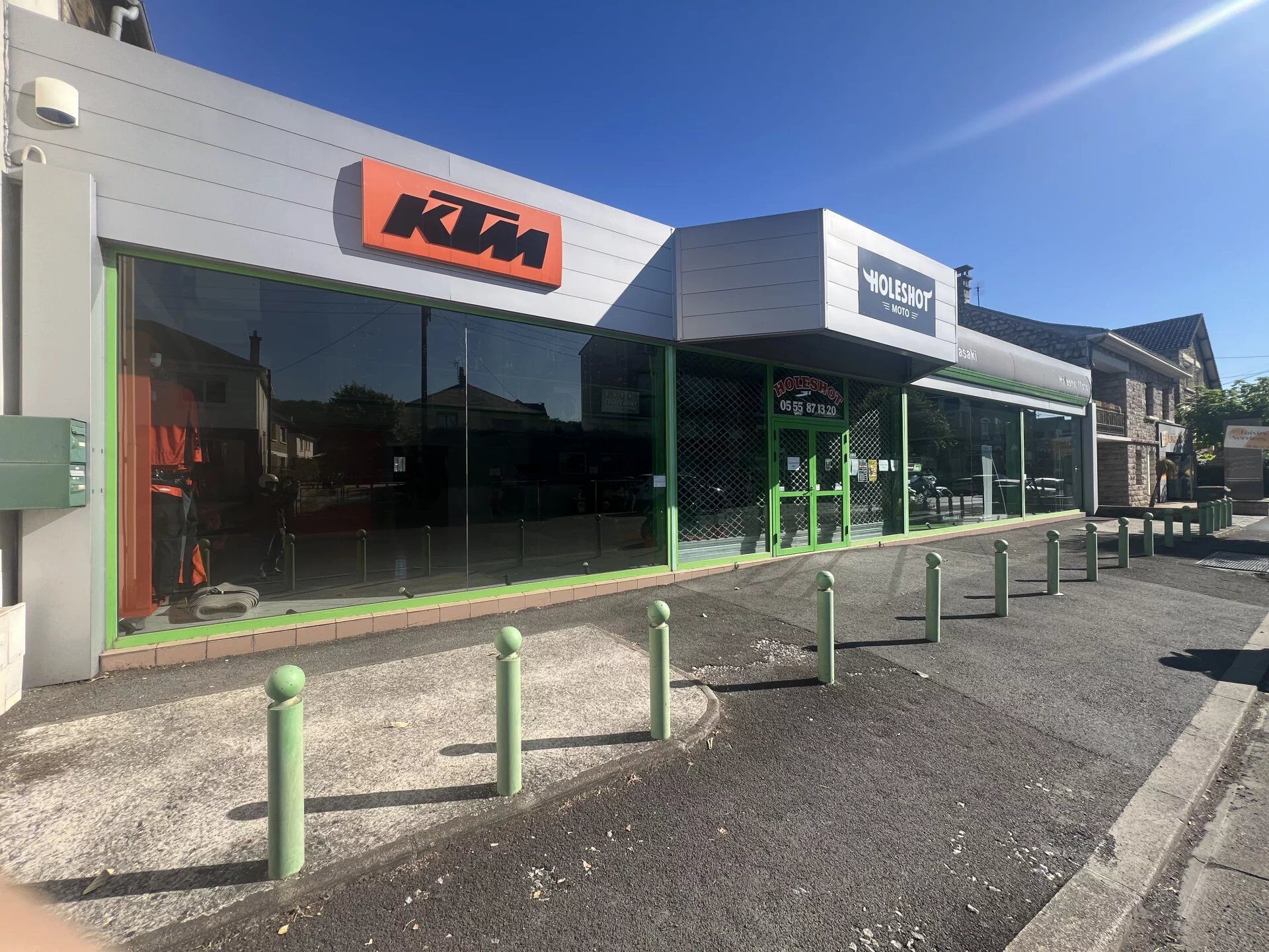 Local commercial 3 pièces · à Brive-la-Gaillarde · 3 300 €