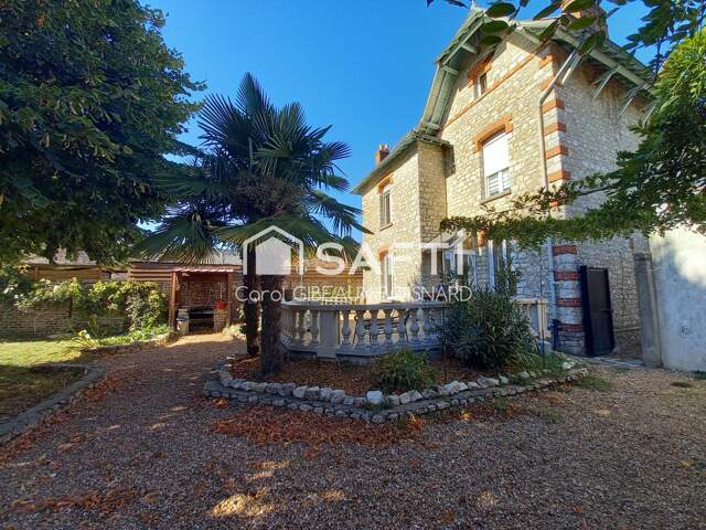 Maison bourgeoise en pierre de 9 pièces avec garage et terrain — photo du bien