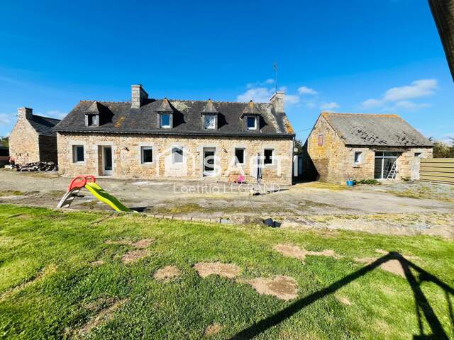 Longère en campagne Côtes d' Armor entre Guingamp et Lannion — photo du bien