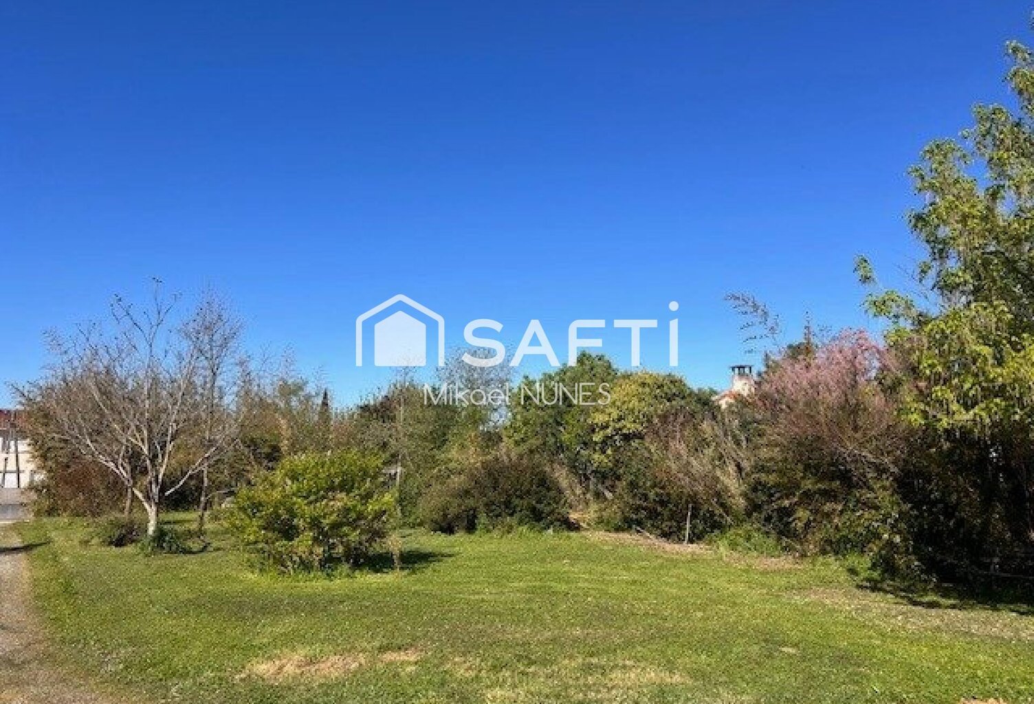 DAUX  - Terrain constructible de 944 m² — photo 1