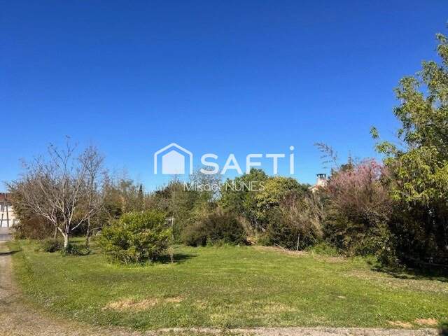 DAUX  - Terrain constructible de 944 m² — photo du bien