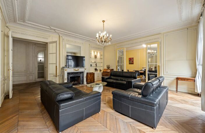 Paris XVII – Plaine Monceau | Appartement de réception haussmannien d'exception – Environ 300 m² — photo 2