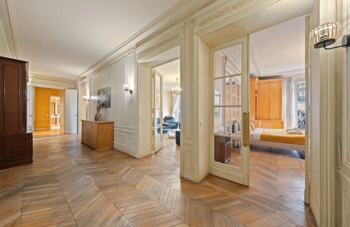 Paris XVII – Plaine Monceau | Appartement de réception haussmannien d'exception – Environ 300 m² — photo 3