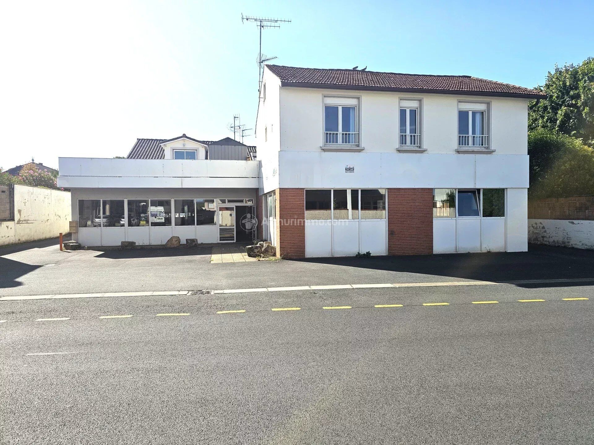Local commercial 1 pièce 435 m² · à Saint-Juéry · 435 m² · 1 600 €