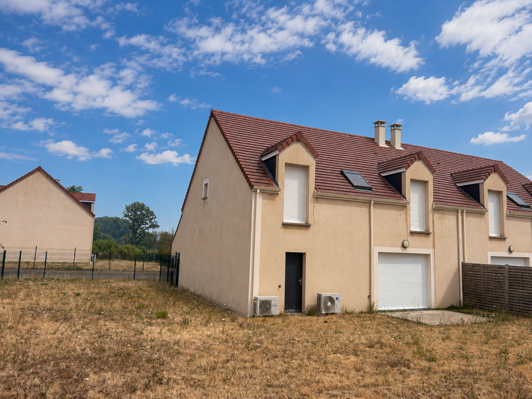 A LOUER - Maison 5 pièces avec garage et jardin à Eguzon — photo 1