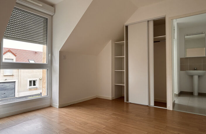 A LOUER - Maison 5 pièces avec garage et jardin à Eguzon — photo 4