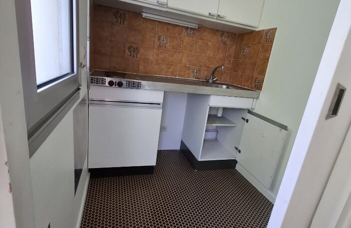 Location appartement 1 pièce 26 m² à Lyon 7 (69007) — photo 2
