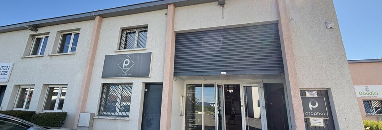 Commerce  394 m² à louer à Décines-Charpieu (69150)