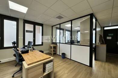 Bureau  1767 €