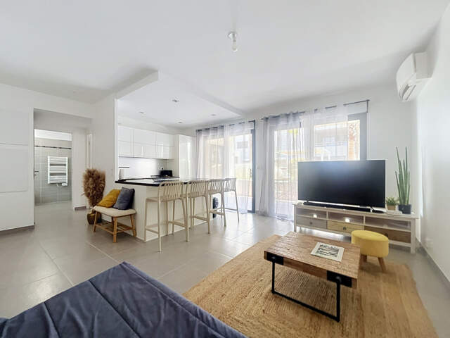 VENTE - PORT FREJUS II - APPARTEMENT 2 PIECES EN REZ DE CHAUSSEE — photo du bien