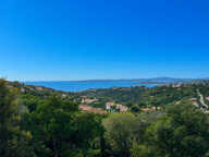 VENTE - LES ISSAMBRES - VILLA VUE MER AVEC DEPENDANCES — photo 3