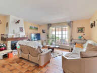VENTE - LES ISSAMBRES - VILLA VUE MER AVEC DEPENDANCES — photo 4