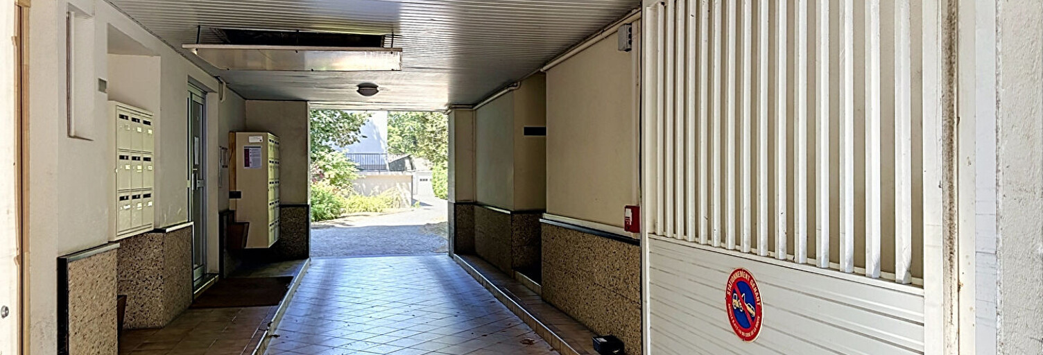 Garage   m² à louer à Nantes (44000)