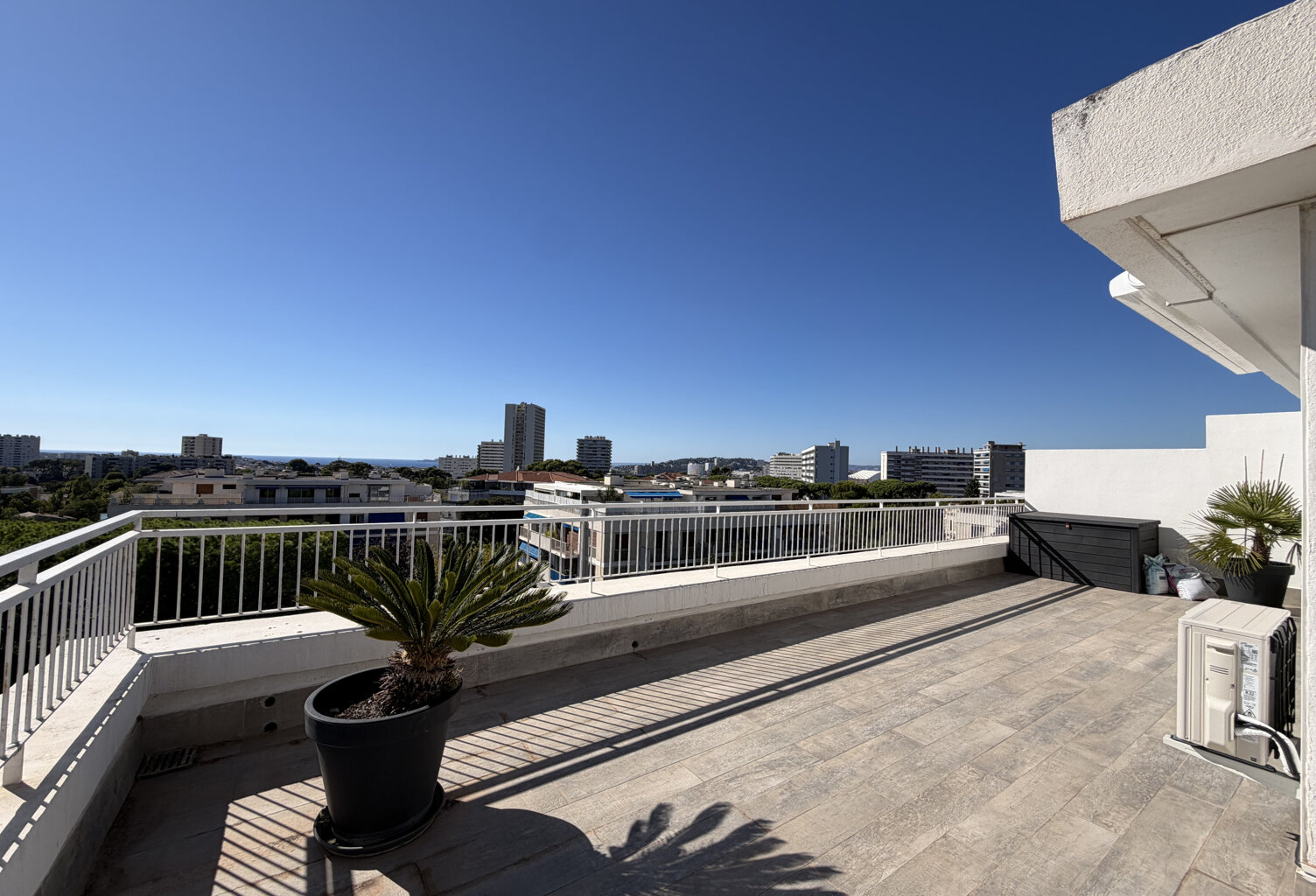 Magnifique duplex de 114m2 en dernier étage à l'allée des Pins 13009 — photo 1