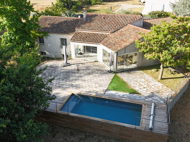 Villa contemporaine avec piscine — photo du bien