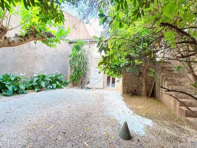 Charmante maison de village de 3 chambres avec cour intérieure, terrasse et garage  Prête à emménager — photo du bien