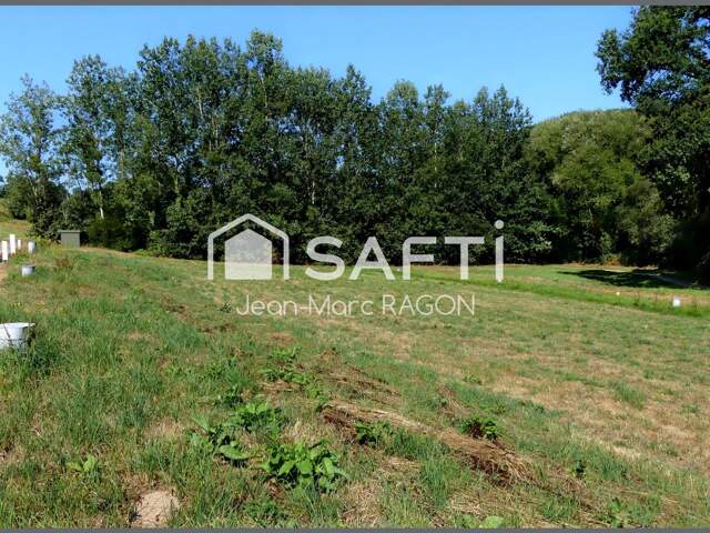 Terrain constructible de 382 m² — photo du bien