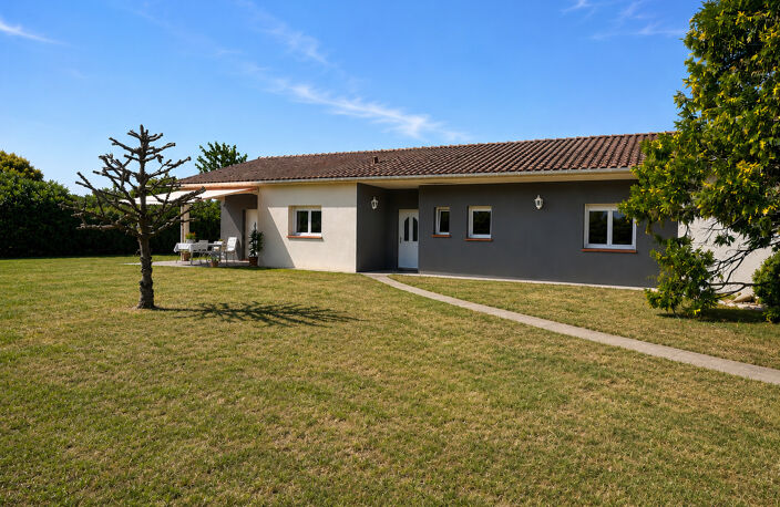 Maison de plain  pied T5 10 m2 sur 2000 m2 de parcelle — photo 4