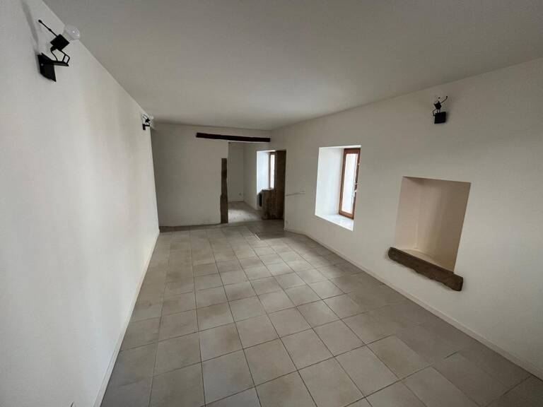 T2 au rez de chaussée d'un immeuble bien situé 38460 CREMIEU — photo 1
