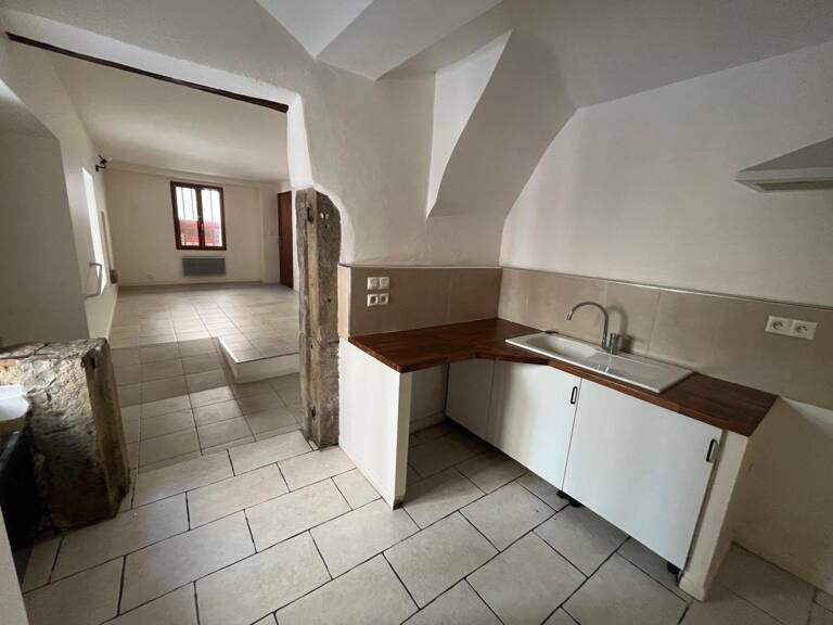 T2 au rez de chaussée d'un immeuble bien situé 38460 CREMIEU — photo 1
