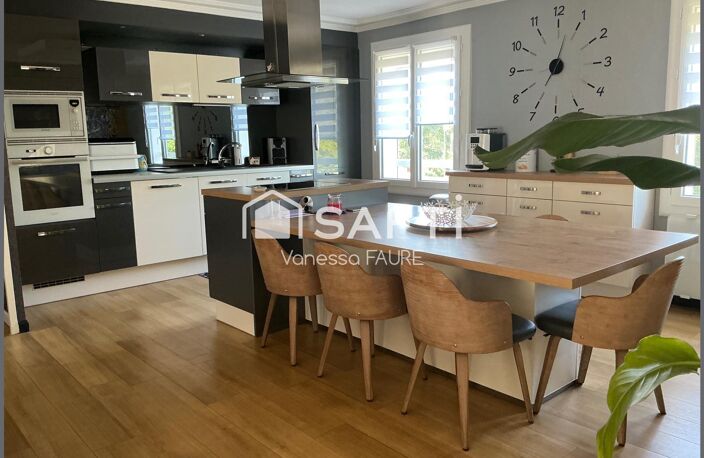 ARTIGUES-PRÈS-BORDEAUX  Maison familiale 150 m2 avec piscine sur parcelle de 700 m² — photo 4