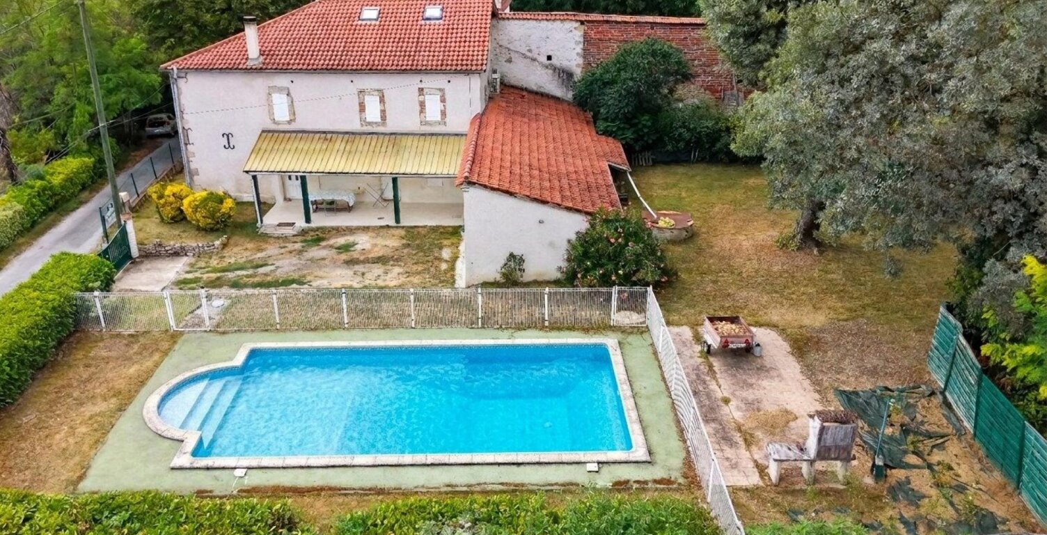 5 CHAMBRES ET PISCINE — photo 1
