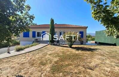 Maison de plain-pied sur 4 455 m² avec piscine, garages et dépendance — photo du bien