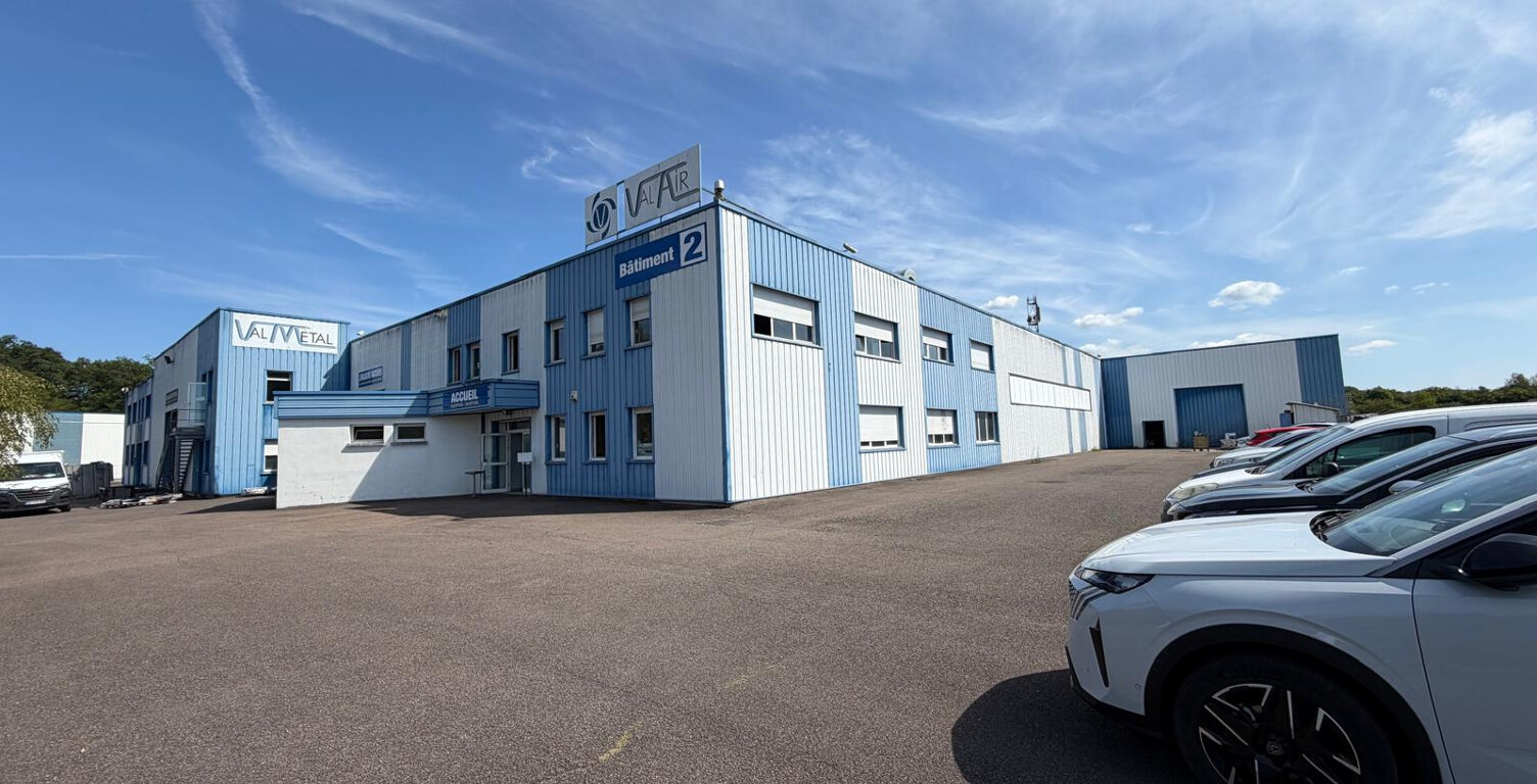 Vente ensemble immobilier industriel de 3 660 m2, sur terrai — photo 1