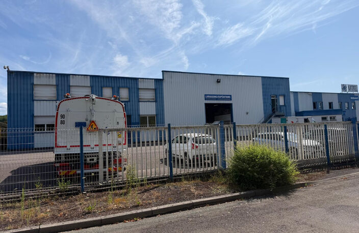 Vente ensemble immobilier industriel de 3 660 m2, sur terrai — photo 2
