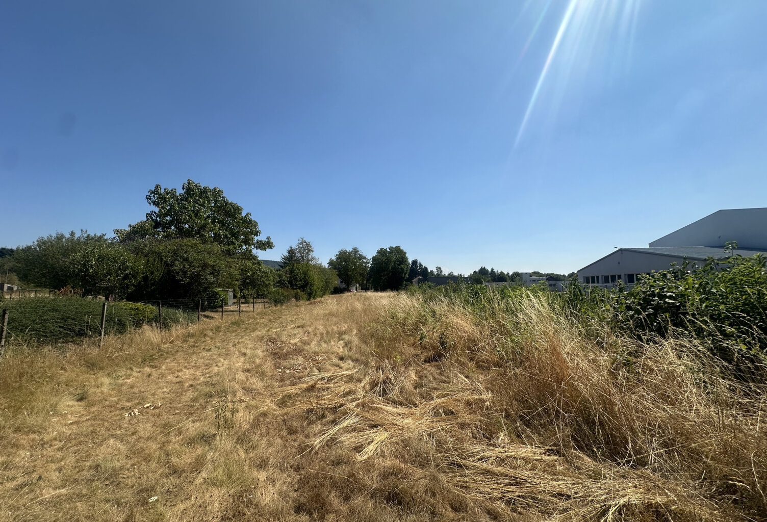 Vente terrain plat constructible de 1019 m2, non viabilisé, — photo 1