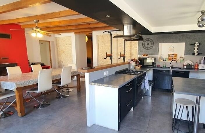 Charentaise de 9 pièces principales — photo 2