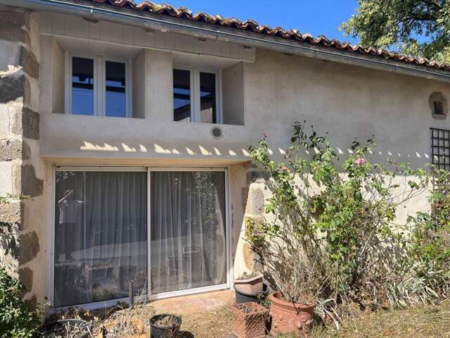 Maison en pierre de 3 pièces principales — photo du bien