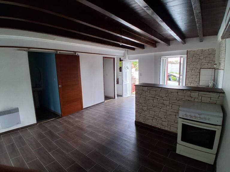 Maison en pierre de 2 pièces principales — photo 1