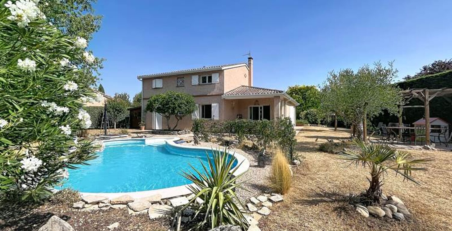 Villa de 6 pièces principales — photo 1