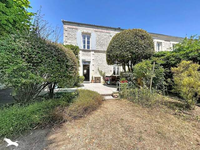 Maison en pierre de 6 pièces principales — photo du bien