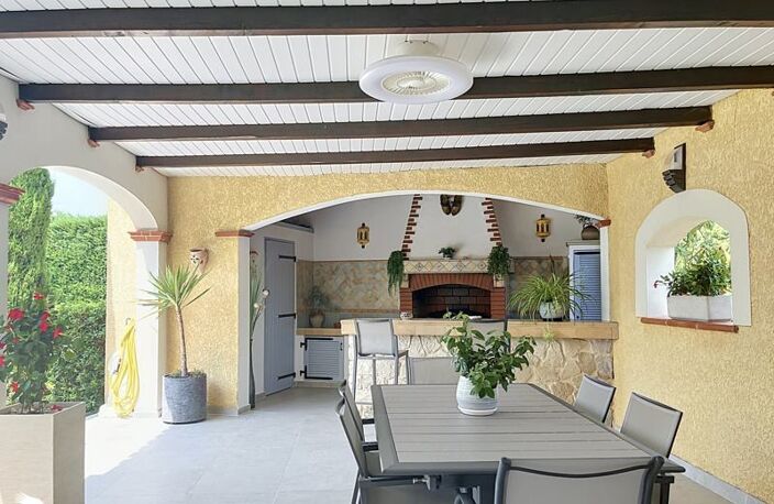 Villa de 5 pièces principales — photo 2