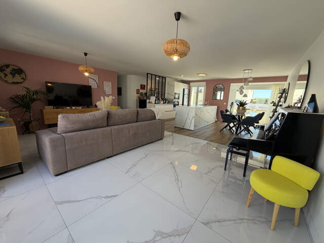 Villa plain pied rénové avec grand garage — photo du bien
