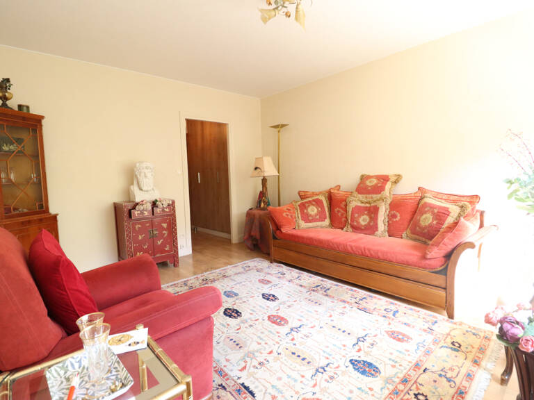 CHALONS-EN-CHAMPAGNE APPARTEMENT ATYPIQUE EN HYPER CENTREE — photo 1