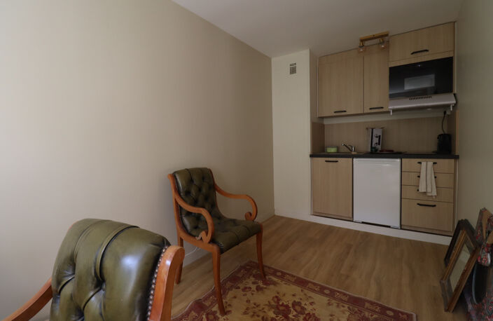 CHALONS-EN-CHAMPAGNE APPARTEMENT ATYPIQUE EN HYPER CENTREE — photo 4