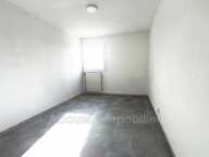 P3 rez-de-chaussée d''environ 55 m² + loggia, en bon état.<BR>Toi — photo 3
