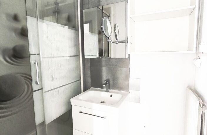 P3 rez-de-chaussée d''environ 55 m² + loggia, en bon état.<BR>Toi — photo 4