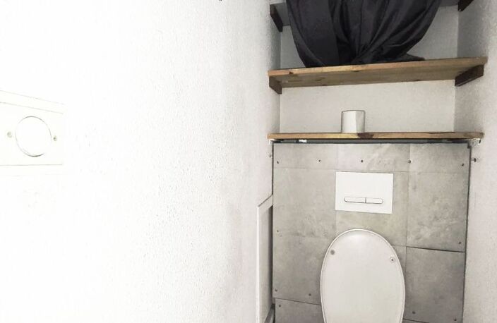 P3 rez-de-chaussée d''environ 55 m² + loggia, en bon état.<BR>Toi — photo 5